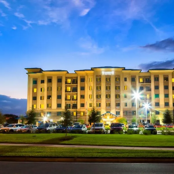 Staybridge Suites Orlando at SeaWorld by IHG - Free Breakfast & Shuttle to SeaWorld Parks, hotel v Orlandu