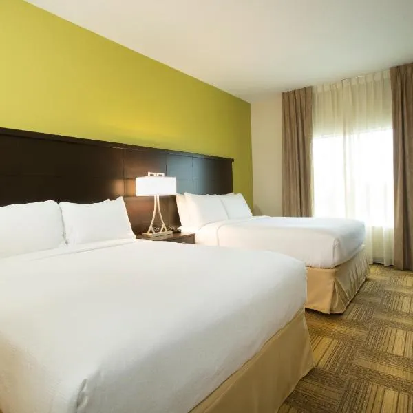 Staybridge Suites Orlando at SeaWorld by IHG - Free Breakfast & Shuttle to SeaWorld Parks, hotel din Orlando