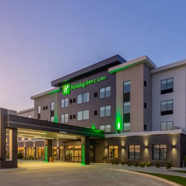 Holiday Inn & Suites Cedar Falls-Waterloo Event Ctr, an IHG Hotel、シーダー・フォールズのホテル