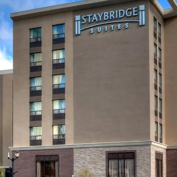 Staybridge Suites Hamilton - Downtown, an IHG Hotel، فندق في هاميلتون