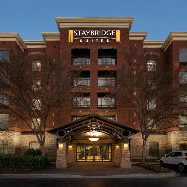 Staybridge Suites Columbia by IHG, hotel di Columbia