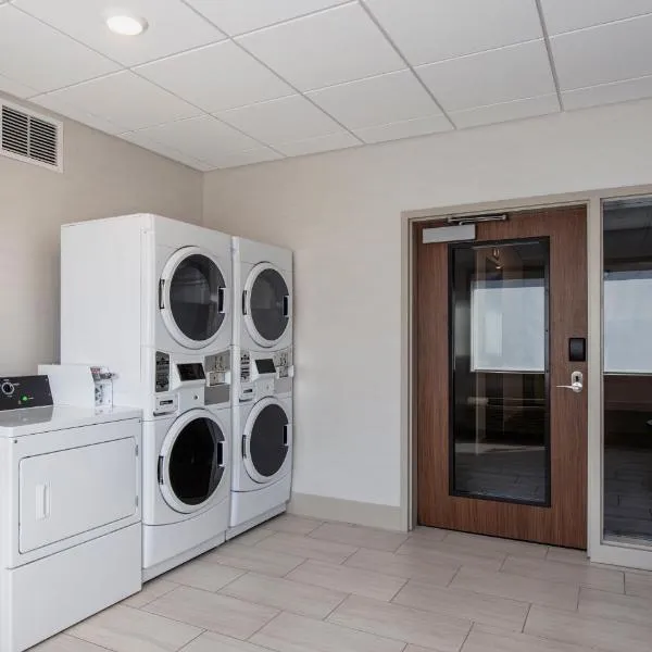 Holiday Inn Express & Suites Kelowna - East by IHG、ケロウナのホテル