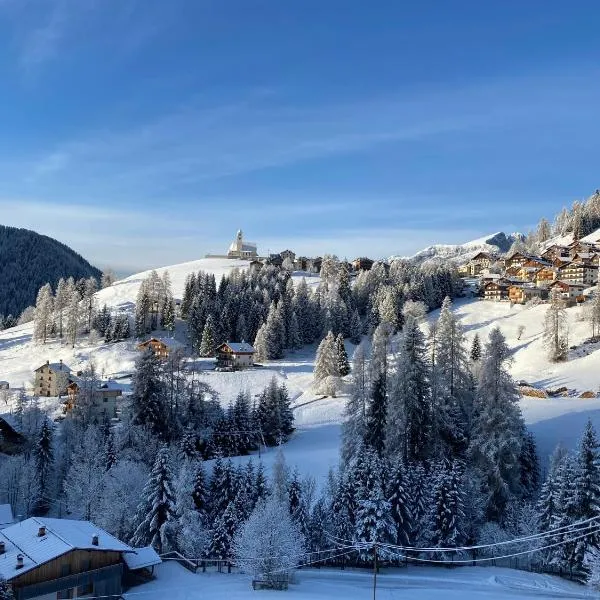 Dolomites Charme Chalet, hotel a Colle Santa Lucia