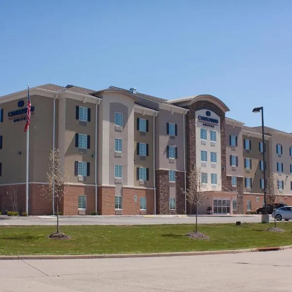 Candlewood Suites Youngstown W - I-80 Niles Area, an IHG Hotel, מלון בNiles