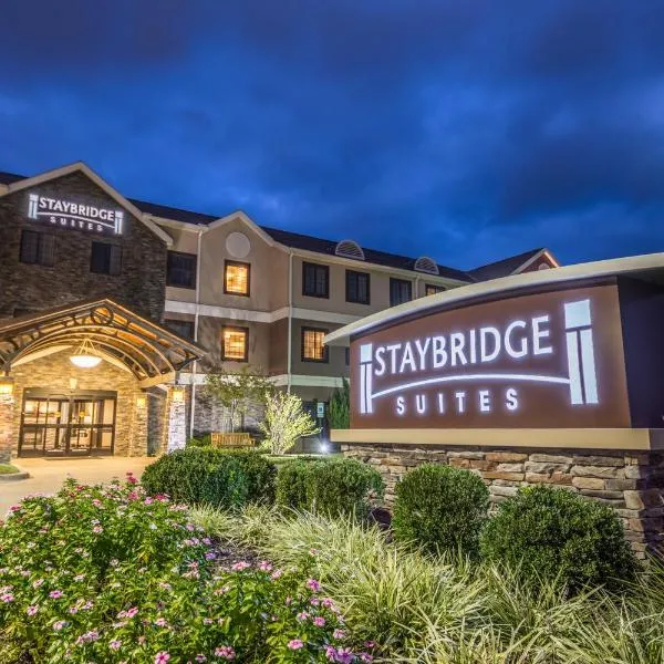 Staybridge Suites - Kansas City-Independence, an IHG Hotel، فندق في إندبيندينس