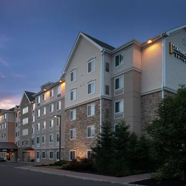 Staybridge Suites North Brunswick, an IHG Hotel، فندق في نيو برونزيك