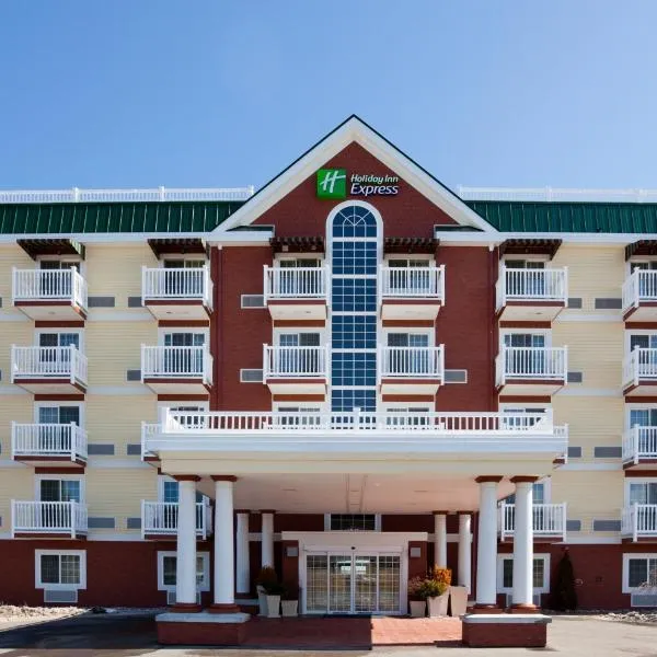 Holiday Inn Express Hotel & Suites Petoskey, an IHG Hotel, hotel in Boyne City