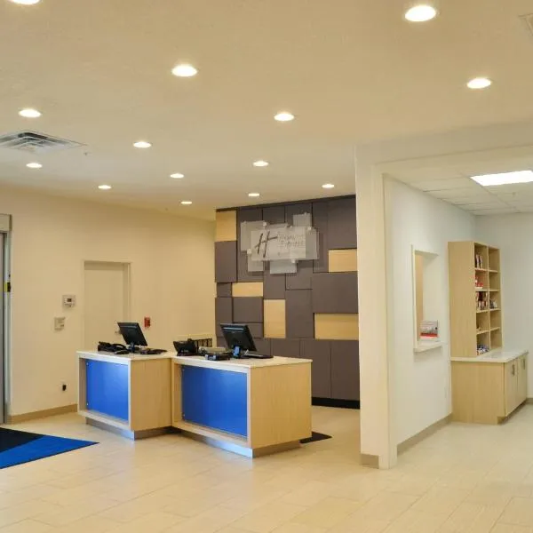 Holiday Inn Express & Suites Price by IHG、プライスのホテル