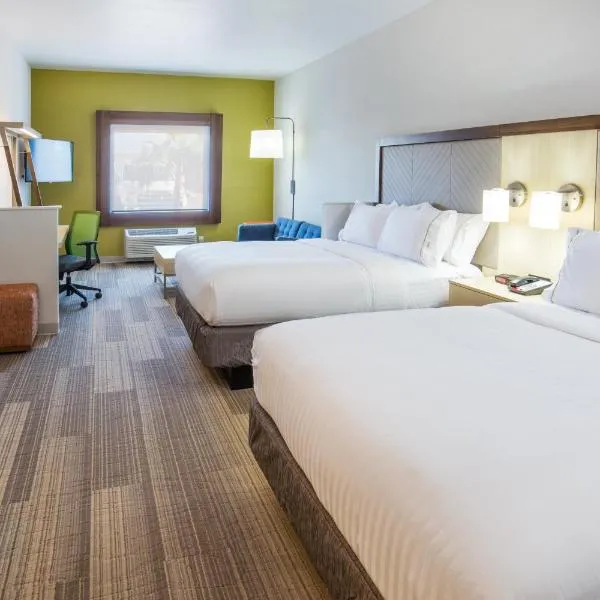 Holiday Inn Express & Suites Pahrump, an IHG Hotel, хотел в Паръмп