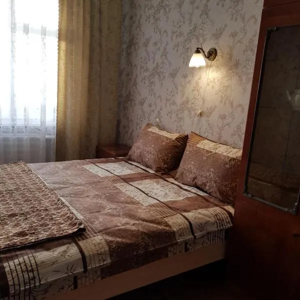 Уютная квартира посуточно улица Белова, hotel in Sednëv