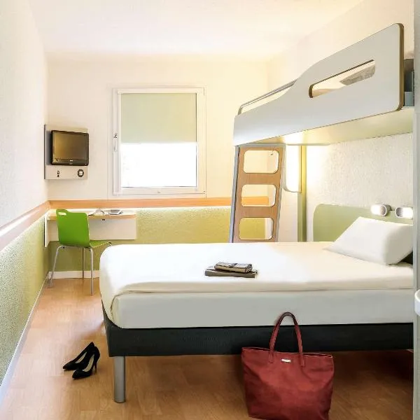 Ibis budget Lille Ronchin - Stade Pierre Mauroy, hotel in Templeuve