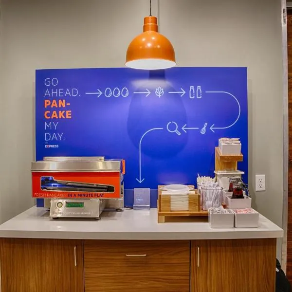 Holiday Inn Express & Suites - West Des Moines - Jordan Creek by IHG，西德斯莫恩的飯店