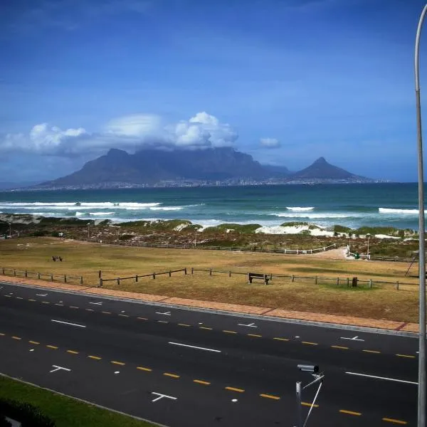 On The Beach Front Sea Spray, hotel en Bloubergstrand