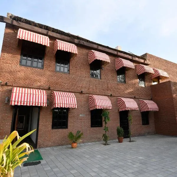 Hotel Sunbird, hotel in Bharatpur