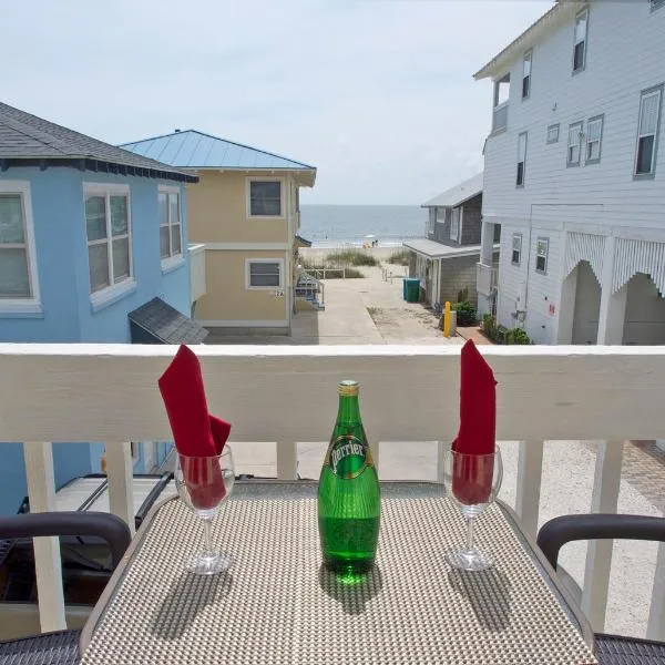 Tybeeland Steps to the Beach with Oceanviews, Beachside of Butler Ave, hotel en Tybee Island