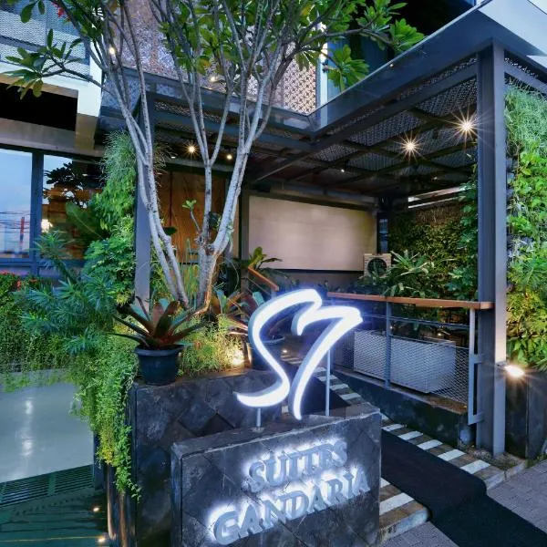 S7 SUITES GANDARIA، فندق في Pondokcabe Hilir