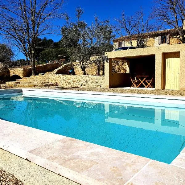 Bastide Bellugue Maison d'hôtes réseau Bienvenue à La Ferme à 3 minutes de Lourmarin, hotel en Cadenet