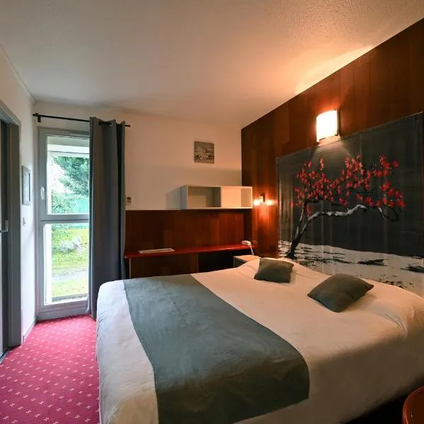 Logis Hotel Horus Restaurant Les Bruyeres, hotel in Saint-Pierre-dʼAurillac