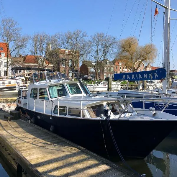 Boot & Breakfast - slapen op het water, hotel v destinaci Enkhuizen