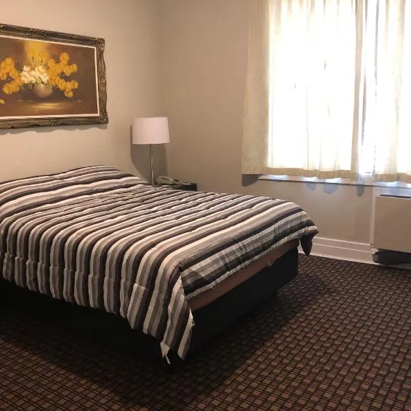 Royal Hotel, hotel ve Flin Flonu