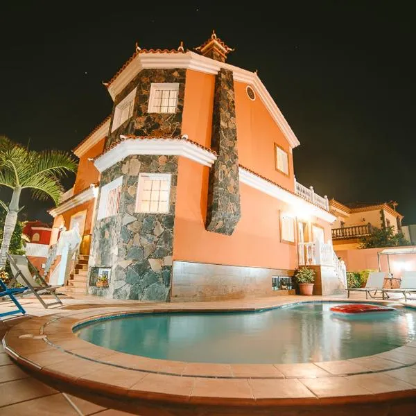 Villa Morada Sonneland con piscina privada climatizada, готель у Маспаломасі