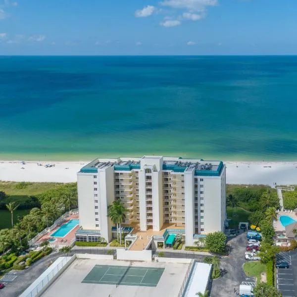 Recently Renovated Beachfront Gem in Paradise!, hotel in Marco Island