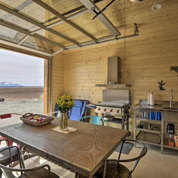Unique Cortez Family Getaway w/ Mountain Views!, hotelli kohteessa Cortez