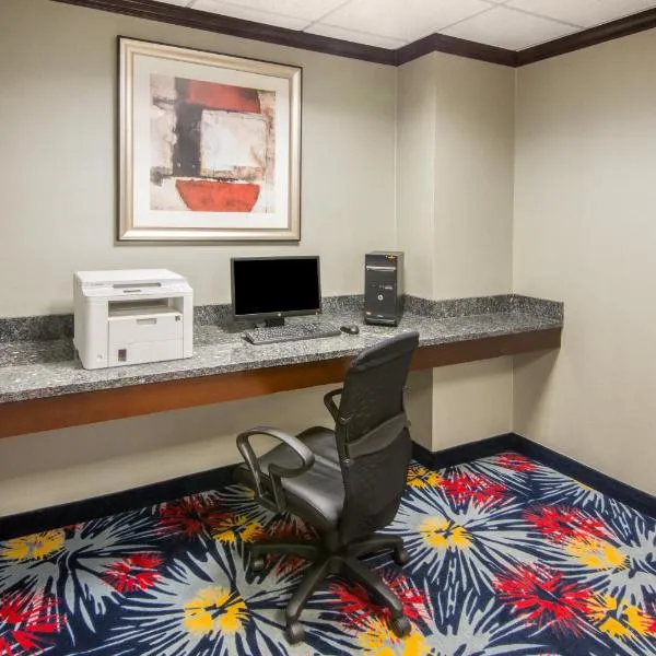 Holiday Inn Express Cleveland Airport - Brook Park, an IHG Hotel, hotel v destinácii Brook Park