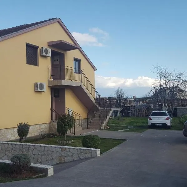 Hostel Vera - Airport Podgorica, hotel in Ponari