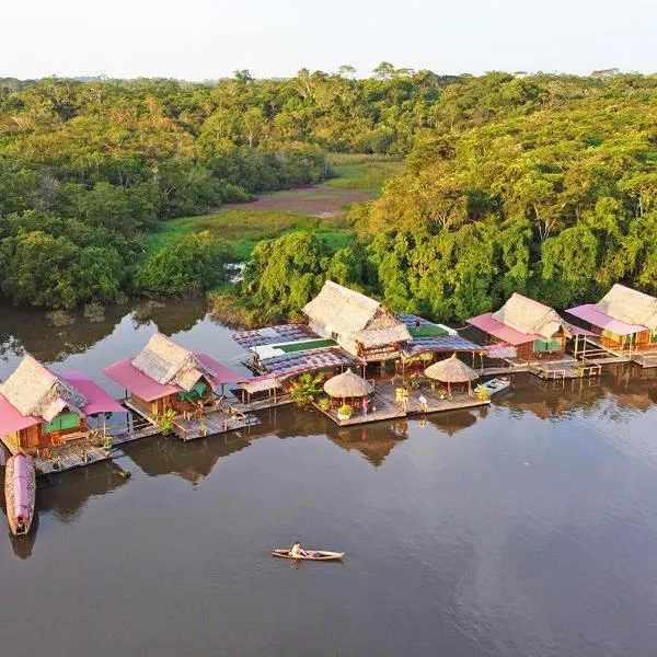 Amazon Oasis Floating Lodge, готель у місті Ікітос