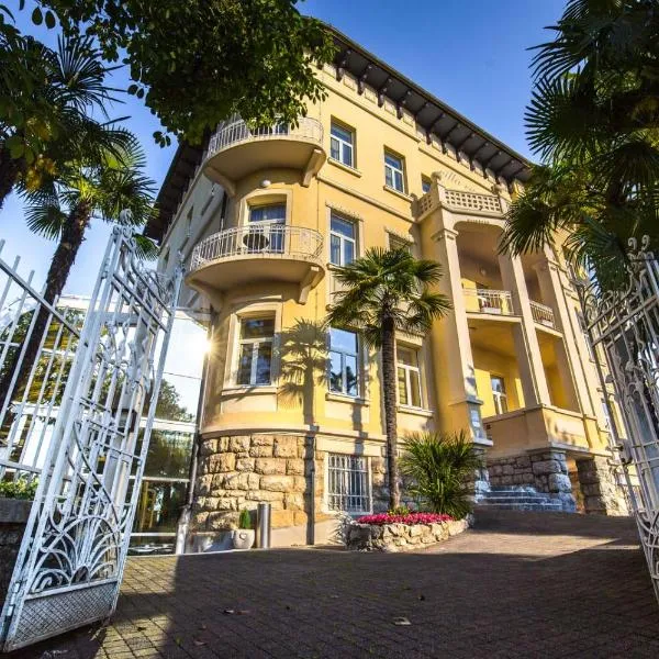 Viesnīca Hotel Villa Eugenia Lovranā