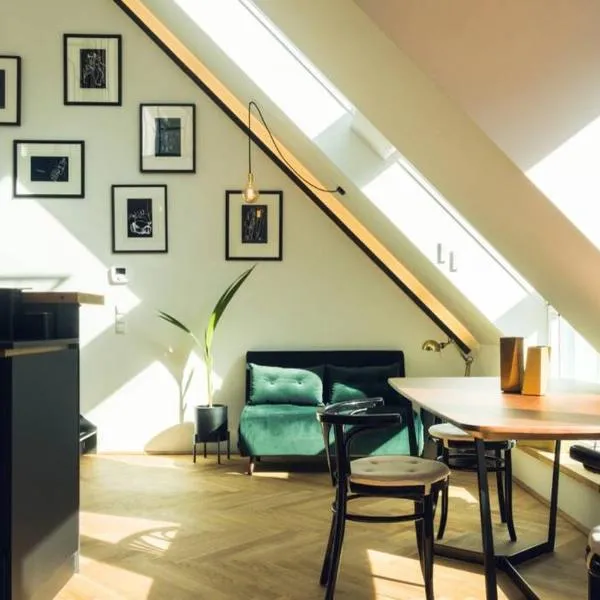 Design Loft mit Parkplatz nahe Schoenbrunn und U6, hótel í Vín