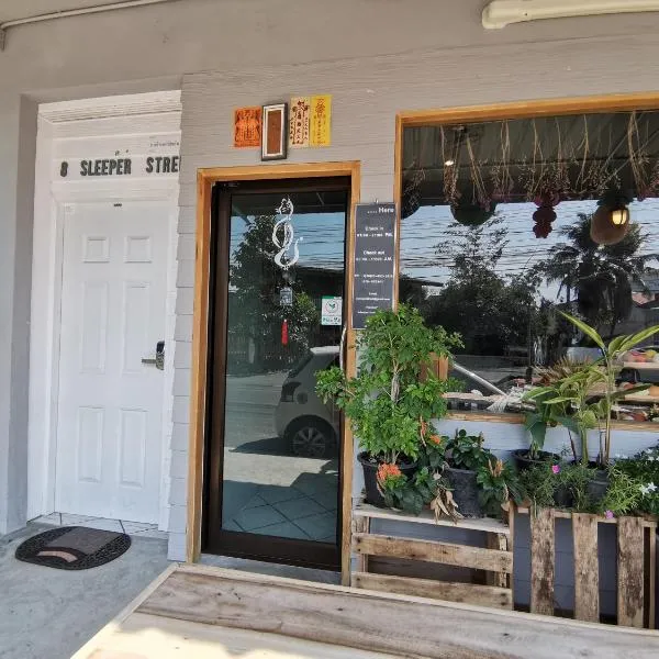 8 SLEEPER STREET Guesthouse, hotel v Krabi