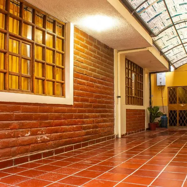 Casa del Huesped, hotel in Otavalo