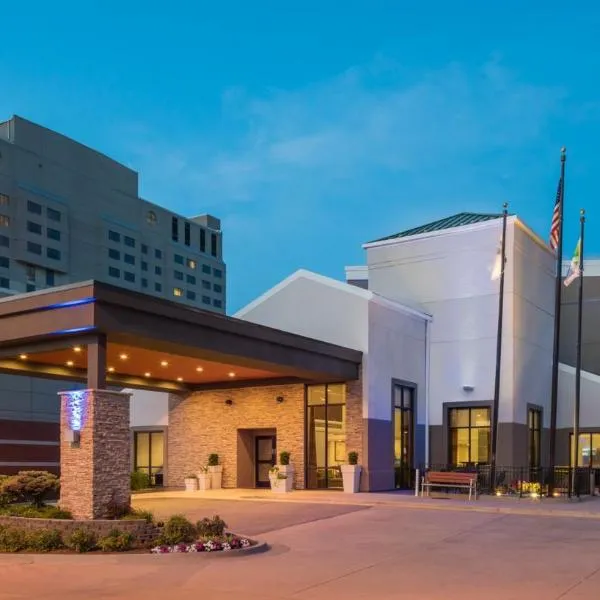 Holiday Inn Express & Suites Springfield, an IHG Hotel, hótel í Springfield