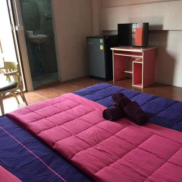 SMILE HOME GUESTHOUSE, hotel v destinaci Rayong