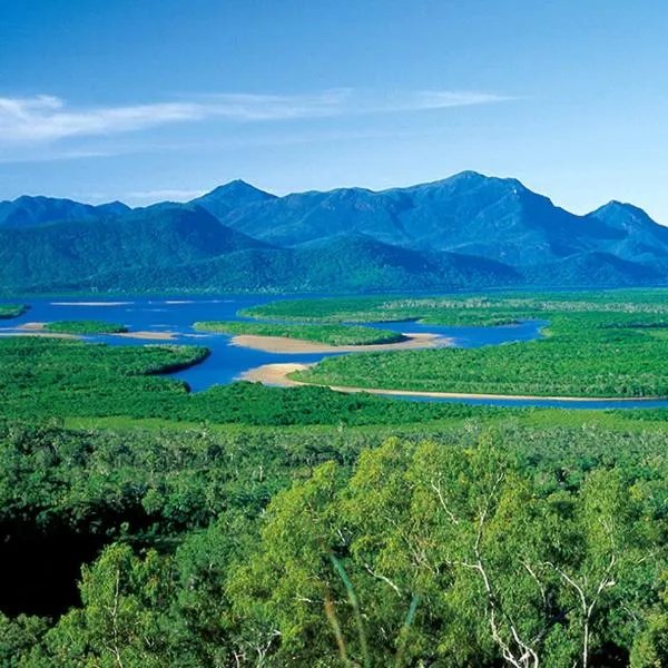 Hinchinbrook Resorts Management Pty Ltd, hotel Lucinda városában