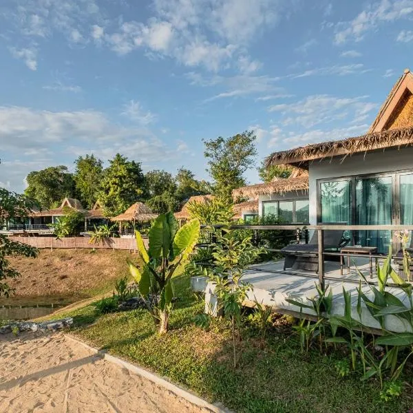The Sanctuary Nam Ngum Beach Resort, khách sạn ở Vang Vieng