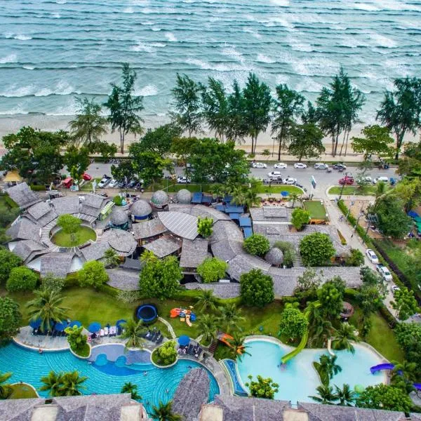 Holiday Ao Nang Beach Resort, Krabi, hotel v destinaci pláž