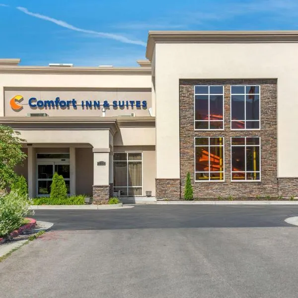 Comfort Inn & Suites Logan Near University, хотел в Лоуган