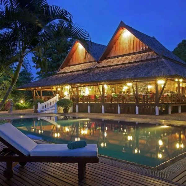 La Folie Lodge, hotel in Ban Houayphai