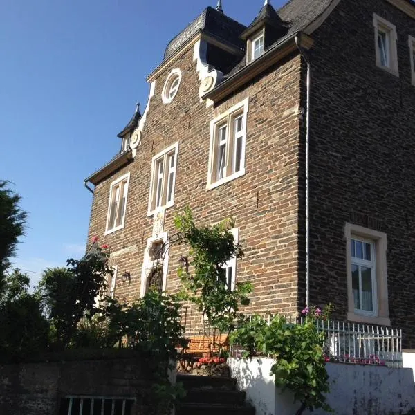 Haus Nummer 1, Moselblick, hotel v destinaci Reil
