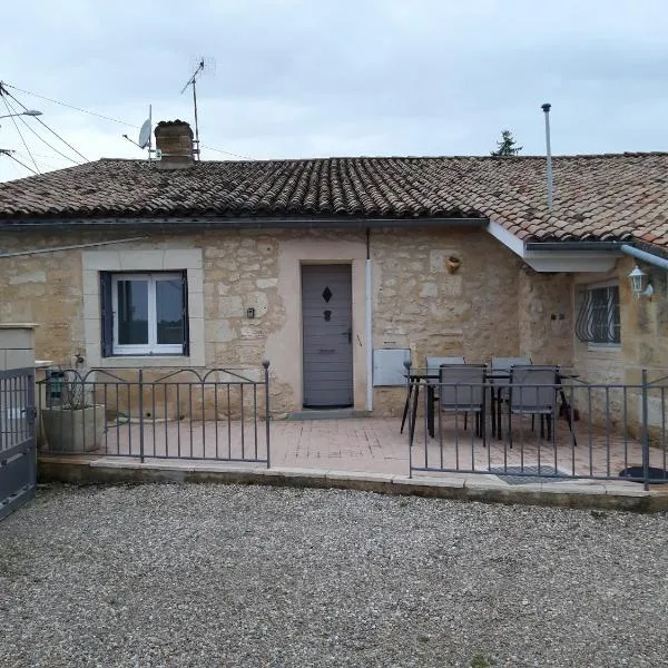 Gite Les Deux Meules, hotel in Sainte-Colombe