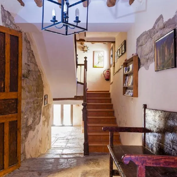 Apartamentos Casa Samper, hotel v destinaci Santa Eulalia de Gállego