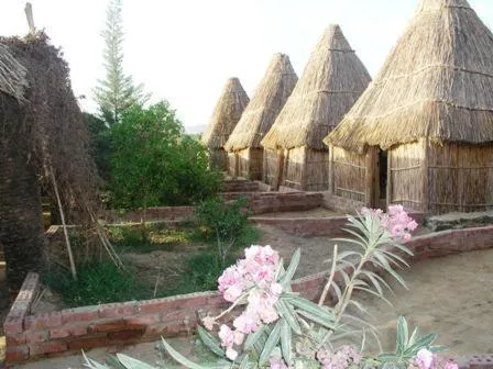 Badry Sahara Camp, hotel en Az Zabū