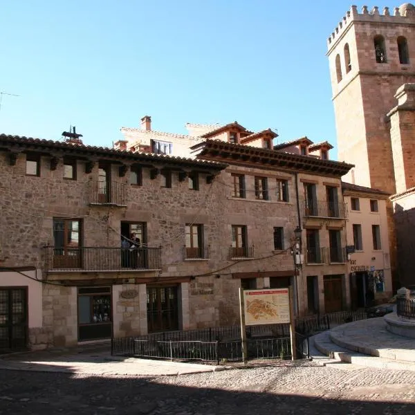 Apartamentos La Iglesia: Cabra de Mora'da bir otel