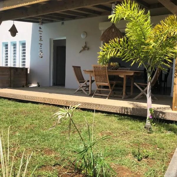 Gîte Maracudja vue sur mer, hotel in Besnard