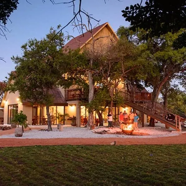 Callies Game Lodge Safaris โรงแรมในซูเมบ