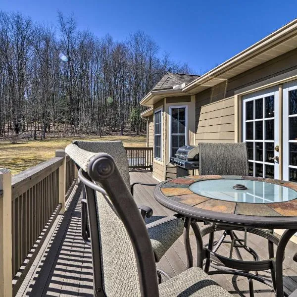 Private Family Home with Deck, Porch and Forest Views!, hotel di McComas Beach