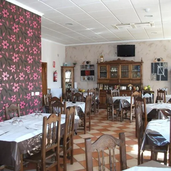 Hostal Cabañas, hotel Carboneras de Guadazaónban